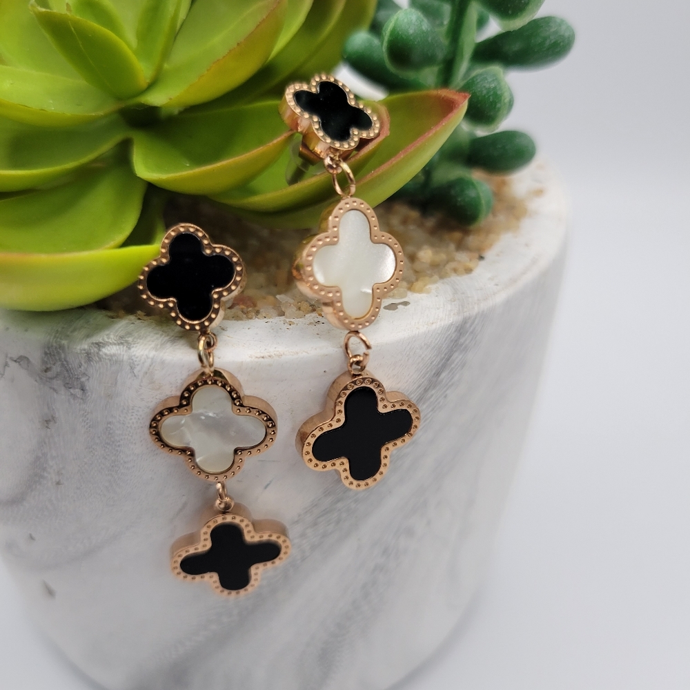 Clove dangle earrings